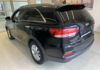 Подержанный автомобиль Kia Sorento 2017 года (3 фото)