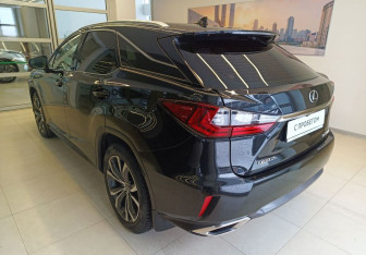 Подержанный автомобиль Lexus RX 2019 года (6 фото)