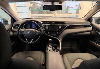 Подержанный автомобиль Toyota Camry Sedan 2020 года (11 фото)