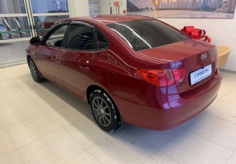 Подержанный автомобиль Hyundai Elantra Sedan 2007 года (6 фото)