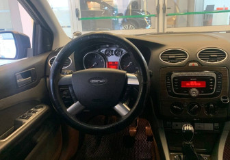 Подержанный автомобиль Ford Focus Hatchback 2008 года (9 фото)