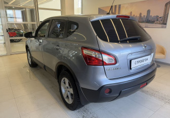 Подержанный автомобиль Nissan Qashqai 2011 года (6 фото)