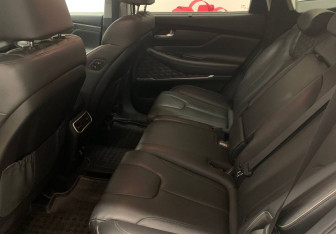 Подержанный автомобиль Hyundai Santa Fe 2022 года (10 фото)