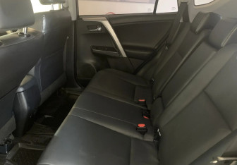 Подержанный автомобиль Toyota RAV4 2017 года (9 фото)