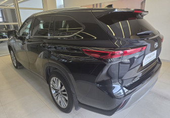 Подержанный автомобиль Toyota Highlander 2023 года (6 фото)