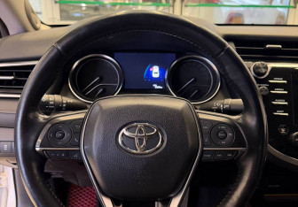Подержанный автомобиль Toyota Camry Sedan 2018 года (8 фото)