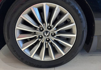 Подержанный автомобиль Hyundai Equus 2013 года (14 фото)