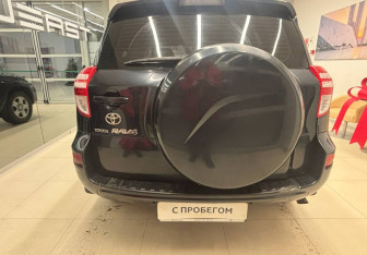 Подержанный автомобиль Toyota RAV4 2011 года (5 фото)
