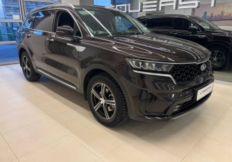 Подержанный автомобиль Kia Sorento 2021 года (3 фото)