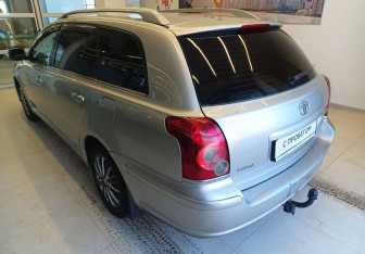 Подержанный автомобиль Toyota Avensis Wagon 2006 года (5 фото)