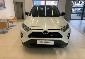 Подержанный автомобиль Toyota RAV4 2020 года (2 фото)