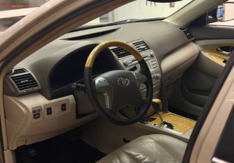 Подержанный автомобиль Toyota Camry Sedan 2007 года (12 фото)