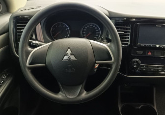 Подержанный автомобиль Mitsubishi Outlander 2013 года (7 фото)