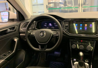 Подержанный автомобиль Volkswagen T-Roc 2020 года (9 фото)
