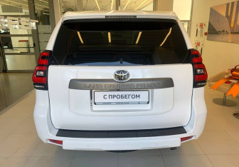 Подержанный автомобиль Toyota Land Cruiser Prado 2018 года (5 фото)
