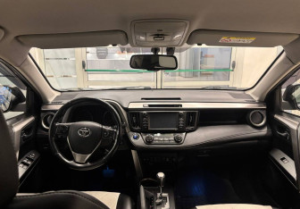 Подержанный автомобиль Toyota RAV4 2019 года (9 фото)