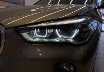 Подержанный автомобиль BMW X1 2015 года (15 фото)