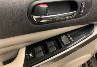 Подержанный автомобиль Mazda CX-7 2010 года (18 фото)