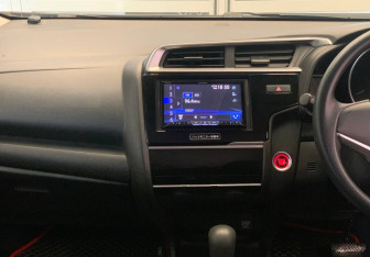 Подержанный автомобиль Honda Fit 2018 года (12 фото)