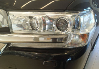 Подержанный автомобиль Toyota Land Cruiser Suv 2015 года (14 фото)