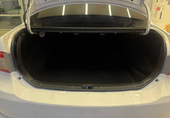 Подержанный автомобиль Toyota Corolla Sedan 2010 года (8 фото)