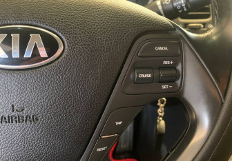 Подержанный автомобиль Kia Cerato Sedan 2015 года (17 фото)
