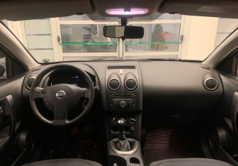 Подержанный автомобиль Nissan Qashqai+2 2010 года (13 фото)