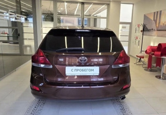 Подержанный автомобиль Toyota Venza 2014 года (5 фото)