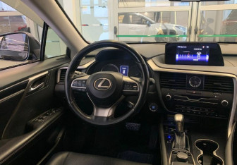 Подержанный автомобиль Lexus RX 2018 года (10 фото)