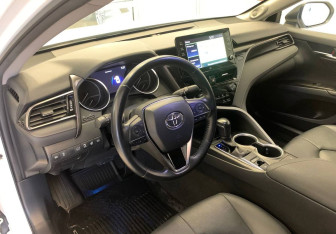 Подержанный автомобиль Toyota Camry Sedan 2022 года (14 фото)