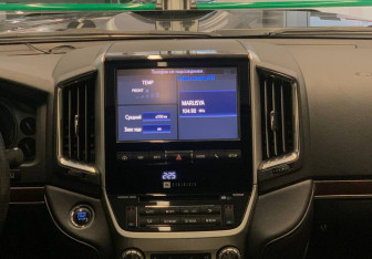 Подержанный автомобиль Toyota Land Cruiser Suv 2015 года (20 фото)