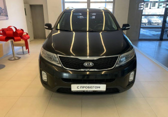 Подержанный автомобиль Kia Sorento 2013 года (2 фото)