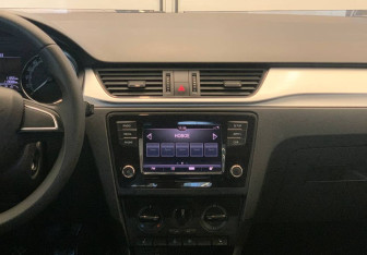 Подержанный автомобиль Skoda Rapid Liftback 2017 года (13 фото)