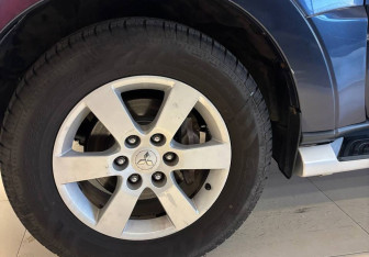 Подержанный автомобиль Mitsubishi Pajero 2007 года (16 фото)