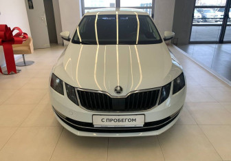 Подержанный автомобиль Skoda Octavia Liftback 2017 года (2 фото)