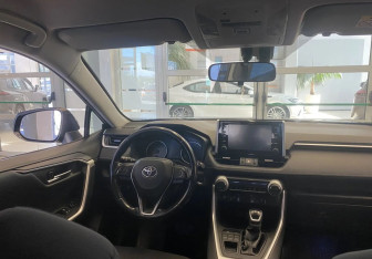 Подержанный автомобиль Toyota RAV4 2020 года (8 фото)
