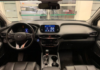 Подержанный автомобиль Hyundai Santa Fe 2018 года (9 фото)
