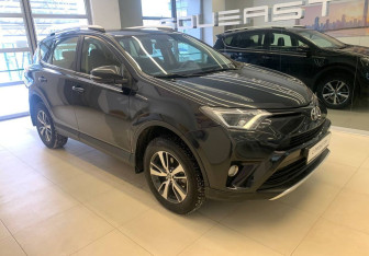 Подержанный автомобиль Toyota RAV4 2016 года (3 фото)