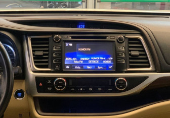 Подержанный автомобиль Toyota Highlander 2014 года (11 фото)