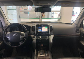 Подержанный автомобиль Toyota Land Cruiser Suv 2014 года (11 фото)