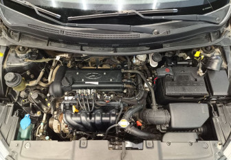 Подержанный автомобиль Hyundai Solaris Hatchback 2012 года (8 фото)