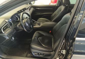 Подержанный автомобиль Toyota Camry Sedan 2019 года (13 фото)