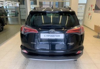 Подержанный автомобиль Toyota RAV4 2016 года (5 фото)