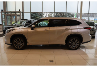 Новый Toyota Highlander 2025 (8 фото)
