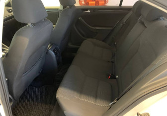 Подержанный автомобиль Volkswagen Jetta Sedan 2013 года (10 фото)