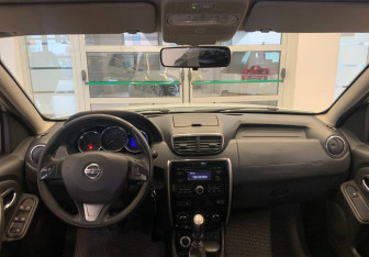 Подержанный автомобиль Nissan Terrano 2017 года (10 фото)