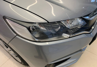Подержанный автомобиль Honda Fit 2018 года (14 фото)