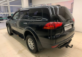 Подержанный автомобиль Mitsubishi Pajero Sport 2013 года (6 фото)