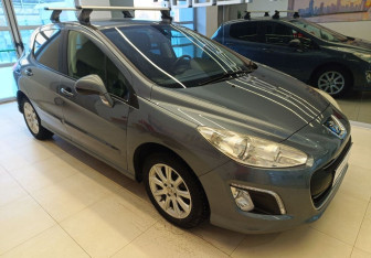 Подержанный автомобиль Peugeot 308 Hatchback 2011 года (3 фото)