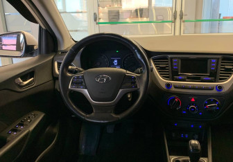 Подержанный автомобиль Hyundai Solaris Sedan 2017 года (13 фото)